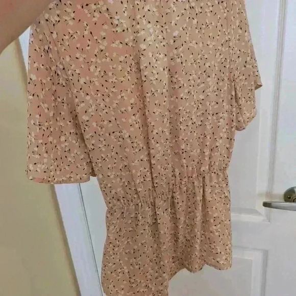 Sienna sky size medium pink blouse with white flowers - Picture 6 of 6